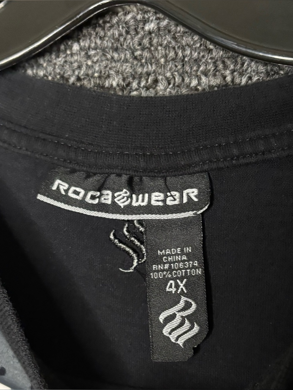 Vintage Y2K Rocawear Black Short-Sleeve Crew Neck Tee with Blue Graphic 4XL - Picture 5 of 6